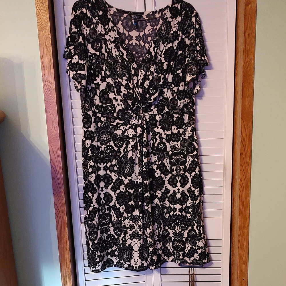 Daisy Fuentes Black and White Floral Dress